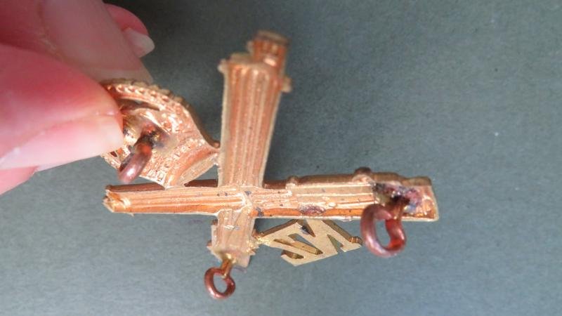 New Zealand Army 'Machine Gun Corps' Cap Badge — image 3