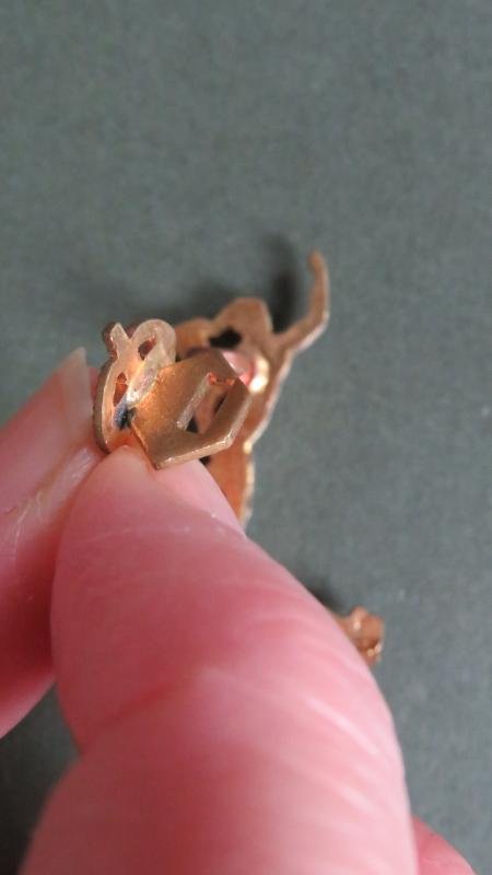 New Zealand Army 1947-1954 'Royal N.Z. Corps of Signals' Cap Badge — image 5