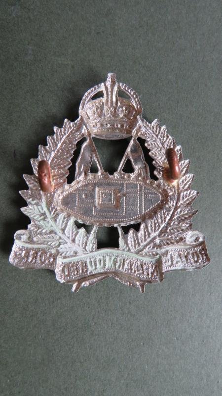 New Zealand Army Pre 1953 'Royal N.Z. Armoured Corps' Cap Badge — image 2