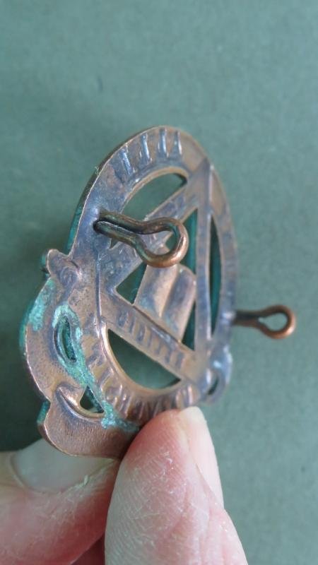 Canada Army Mount Allison University Contingent (C.O.T.C.) Cap Badge — image 3