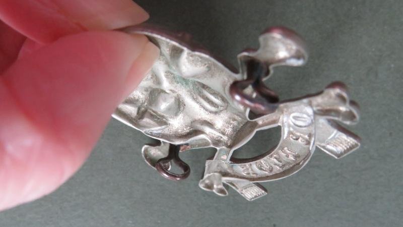British Army Victorian / Edwardian Period The 17th (Duke of Cambridge's Own) Royal Lancers Officers 'Motto' Cap Badge — image 3