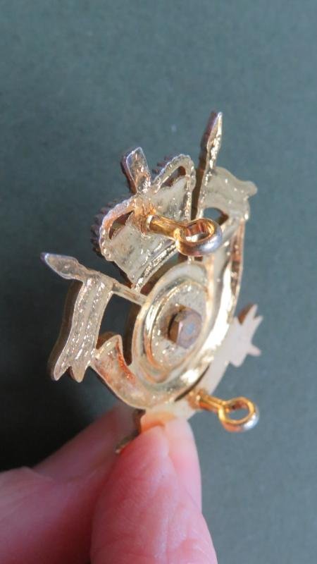 British Army King's Own Yorkshire Yeomanry (Light Infantry) Cap Badge — image 4