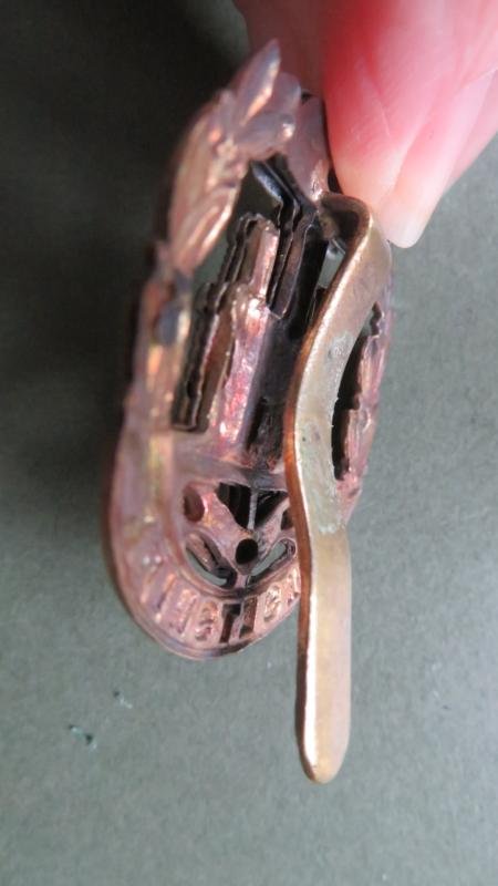 British Army The 4th Battalion, The Dorsetshire Regiment Pre 1956 Cap Badge — image 3