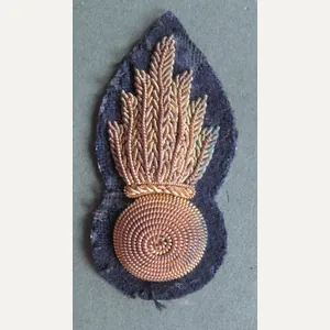 British Army Royal Artillery 7 Flame Mess Dress Collar Badge