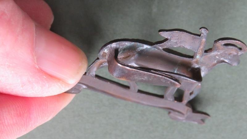 British Army The Queen's Royal Regiment (West Surrey) Officers Service Dress Cap Badge — image 3