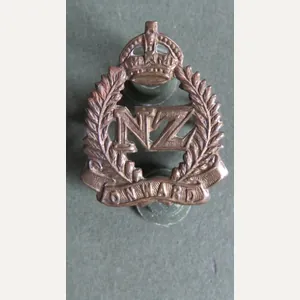 New Zealand Army WW1 'Expeditionary Force' Collar Badge