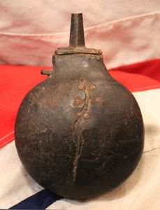 18th Century Ching Dynasty Chinese Matchlock Musket Powder Flask. Qianlong …