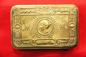 Very Good Princess Mary Box, Complete With Original Personal Letters, …