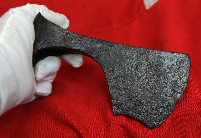 A Superb, Heavy Grade, Original Viking 'Bearded' Battle Axe, Around 1000 Years Old. Almost Every Viking Warrior Used the Axe or Spear As Their Main & Primary Combat Weapon. Swords Were the Prerogative of Kings and Earls {Jarls} — image 2