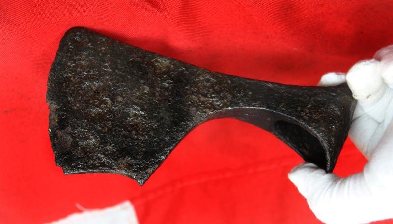 A Superb, Heavy Grade, Original Viking 'Bearded' Battle Axe, Around 1000 Years Old. Almost Every Viking Warrior Used the Axe or Spear As Their Main & Primary Combat Weapon. Swords Were the Prerogative of Kings and Earls {Jarls} — image 4