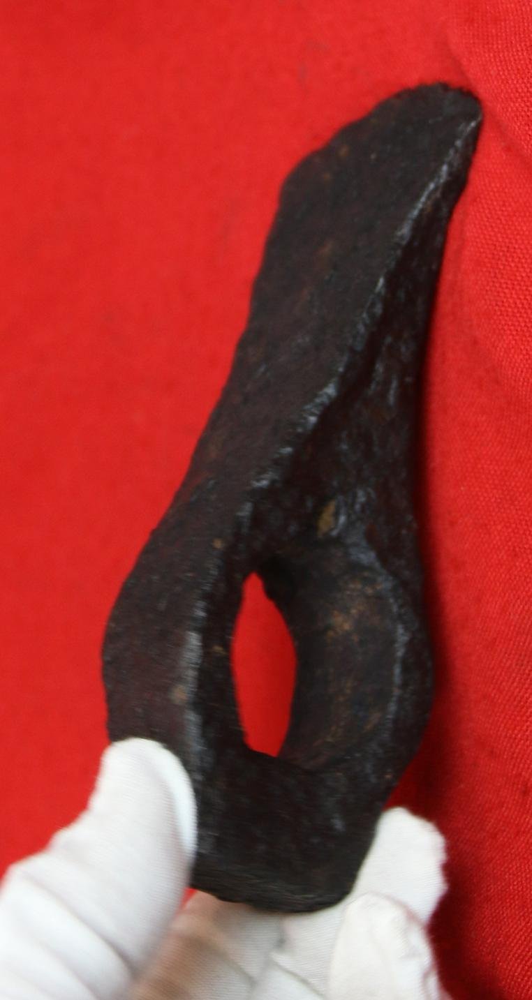 A Rare, Original, Ancient Viking Iron Battle Hammer-Axe. Around 1100 to 1200 Years Old. Almost Every Viking Warrior Used the Axe or Spear As Their Primary Combat Weapon. Swords Were the Prerogative of Kings or Earls {Jarls} A South West England Find — image 3