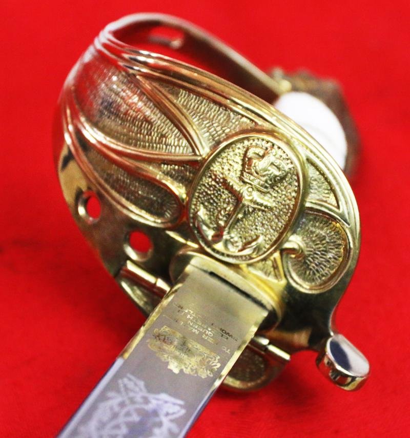 A ERII Royal Naval Officers Sword & Scabbard. Queen Elizabeth Cypher Blade & Traditional Queen's Crown Fouled Anchor Naval Pattern Hilt — image 4