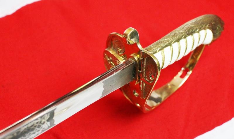 A ERII Royal Naval Officers Sword & Scabbard. Queen Elizabeth Cypher Blade & Traditional Queen's Crown Fouled Anchor Naval Pattern Hilt — image 6