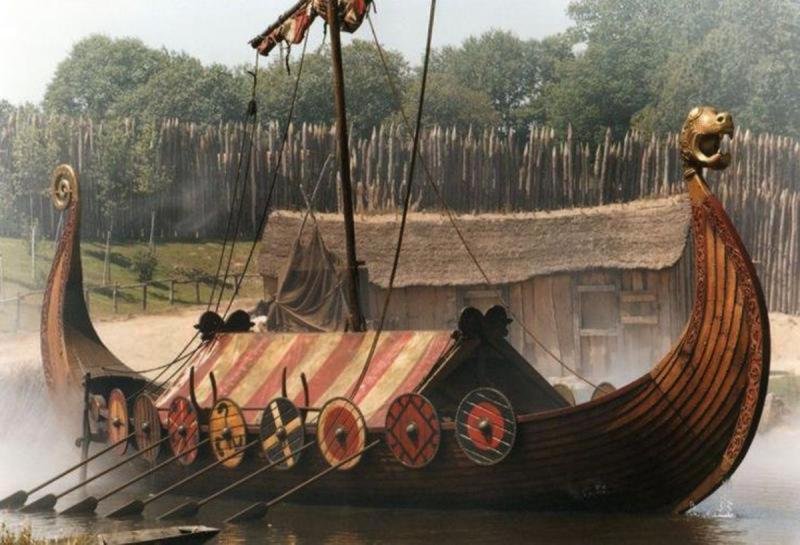 An Original Very Rare Neck Torc of a Legendary, Notorious & Terrifying Viking Mercenary Warrior, A Spectacular, Original & Ancient Viking 'Berserker's' Status Neck Adornment in Bronze. Even the Fiercesome Viking's Were in Fear Of Them. 1200 Years Old — image 10