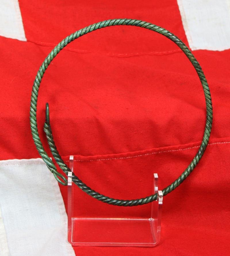 An Original Very Rare Neck Torc of a Legendary, Notorious & Terrifying Viking Mercenary Warrior, A Spectacular, Original & Ancient Viking 'Berserker's' Status Neck Adornment in Bronze. Even the Fiercesome Viking's Were in Fear Of Them. 1200 Years Old — image 2