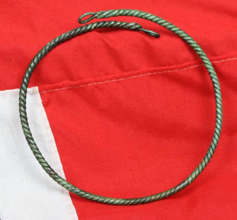 An Original Very Rare Neck Torc of a Legendary, Notorious & Terrifying Viking Mercenary Warrior, A Spectacular, Original & Ancient Viking 'Berserker's' Status Neck Adornment in Bronze. Even the Fiercesome Viking's Were in Fear Of Them. 1200 Years Old — image 3