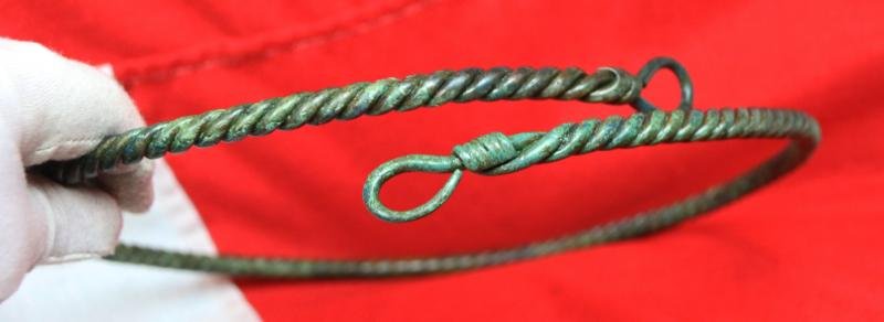 An Original Very Rare Neck Torc of a Legendary, Notorious & Terrifying Viking Mercenary Warrior, A Spectacular, Original & Ancient Viking 'Berserker's' Status Neck Adornment in Bronze. Even the Fiercesome Viking's Were in Fear Of Them. 1200 Years Old — image 4