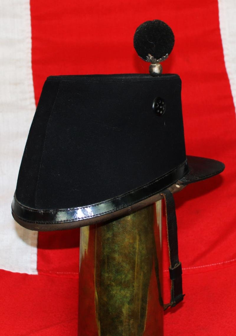 A Superb & Excellent Condition Mid Victorian Infantry Shako Service Cap, Pierced Centre, Double Crowned, With Lion Centre. General Service Shako Helmet Plate & And Rarely, Complete & Original, Leather Chin Strap — image 6