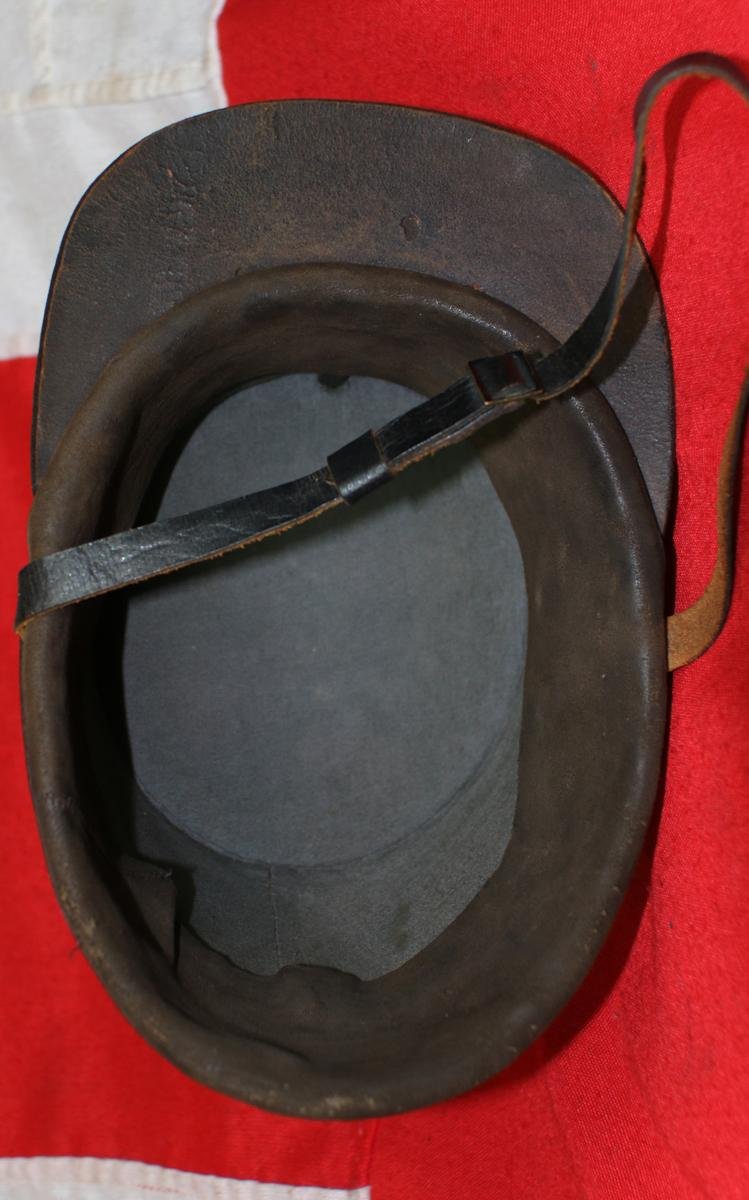 A Superb & Excellent Condition Mid Victorian Infantry Shako Service Cap, Pierced Centre, Double Crowned, With Lion Centre. General Service Shako Helmet Plate & And Rarely, Complete & Original, Leather Chin Strap — image 9