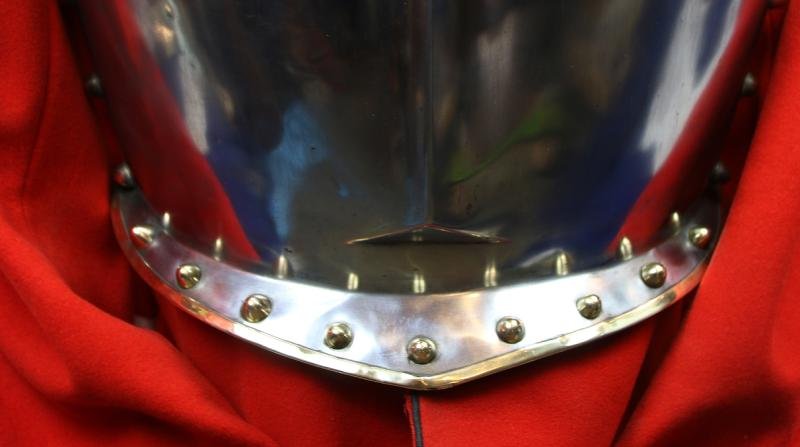 Original, Antique, Victorian Household Cavalry Armour Breastplate Cuirass of the LifeGuards, The Blues &The Royals. The Mounted Personal Bodyguard Regiments of the British Monarch, Part of The Household Division Crimean War Era — image 3