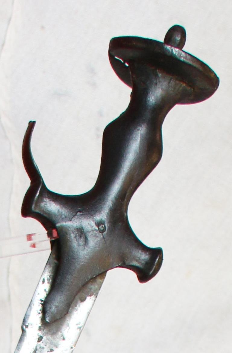 An Historical 16th-17th Century Indian Tulwar Sword From the Siege and Relief Of Lucknow. Battle Trophies of an Irish Captain Of the 32nd Foot, Capt. H.G.Browne From a Collection Swords From The Battles & Defence. Its Knuckle Bow Blasted By Cannon Fire — image 3