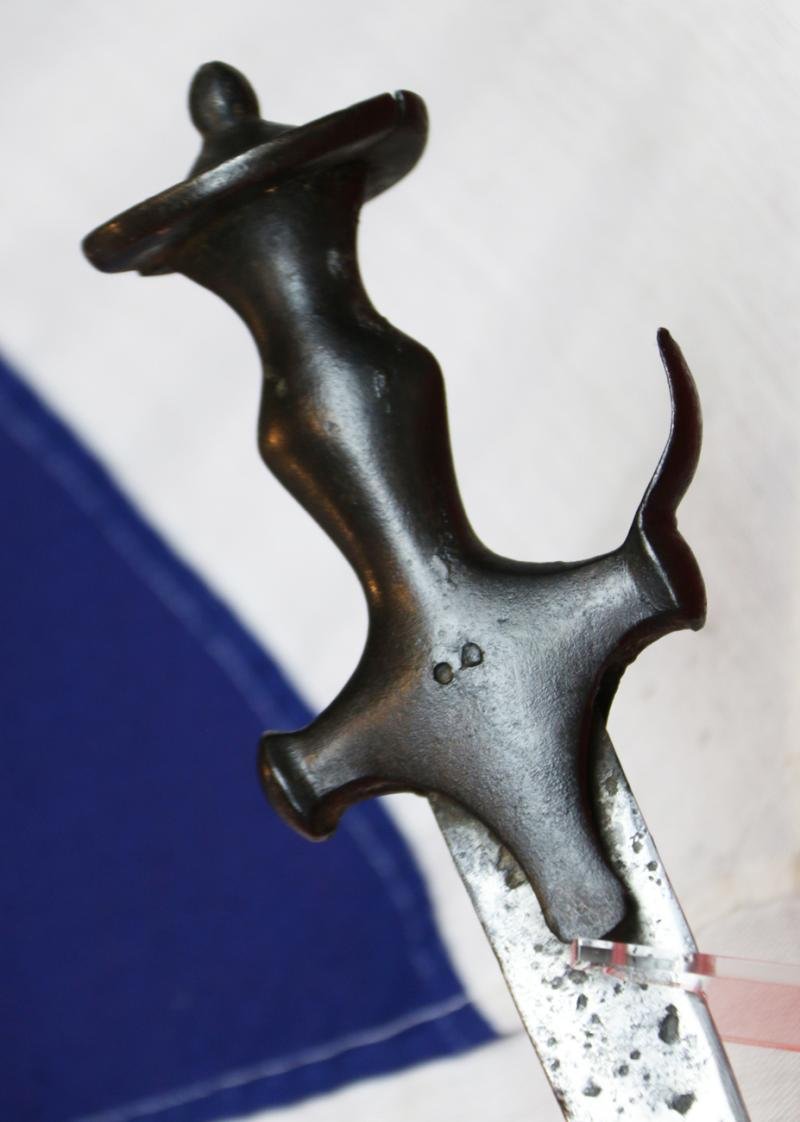 An Historical 16th-17th Century Indian Tulwar Sword From the Siege and Relief Of Lucknow. Battle Trophies of an Irish Captain Of the 32nd Foot, Capt. H.G.Browne From a Collection Swords From The Battles & Defence. Its Knuckle Bow Blasted By Cannon Fire — image 4