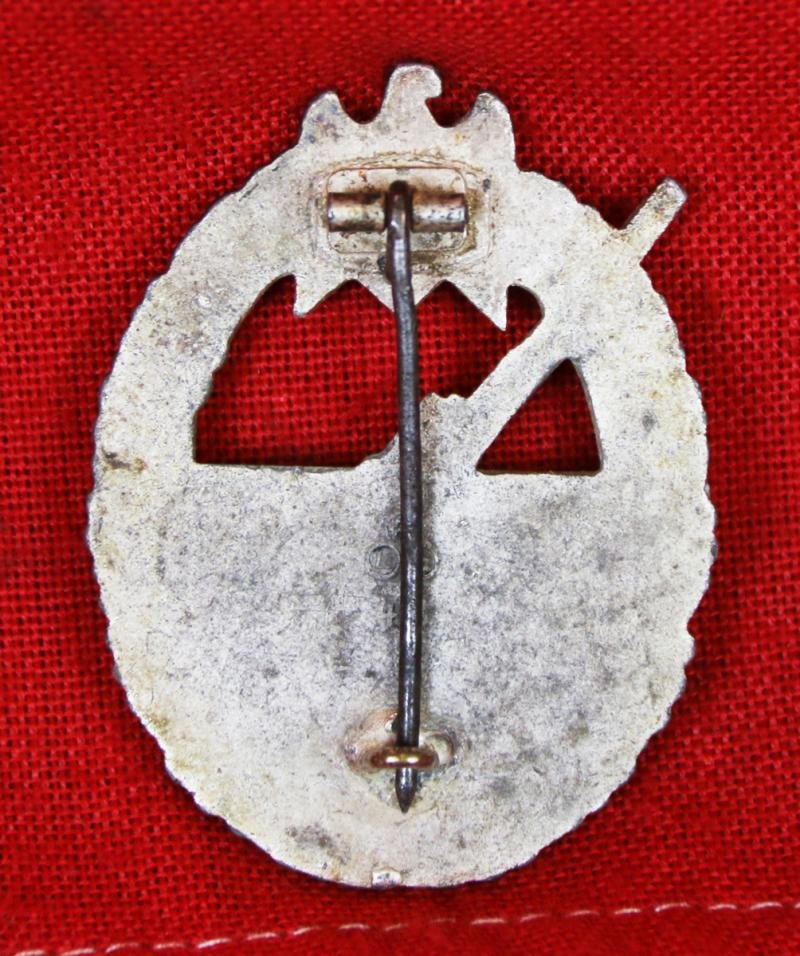 A Very Good Original, WW2, Kriegsmarine Coastal Artillery Combat Badge Kriegsabzeichen für die Marineartillerie FLL 43 – Friedrich Linden of Lüdenscheid — image 2