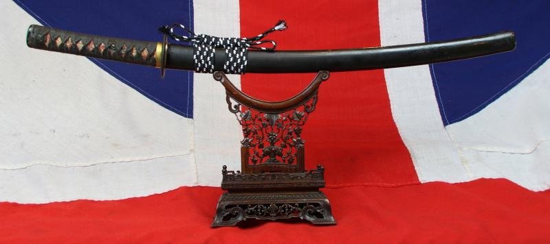 A Koto Period Signed Kiyomitsu Chisa Katana With Original Edo Period Mounts & Saya With The Toyatomi Clan & Imperial Kiri Kamon — image 2