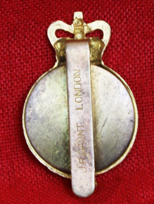 A Fabulous 1953 Pattern Original Headdress Badge For Officers of 'The Life Guards', In Gilt with St. Edward's (Queen's) Crown Surmounting a Garter With Blue Enamel Over Red Enamel. Nr Mint Condition — image 4