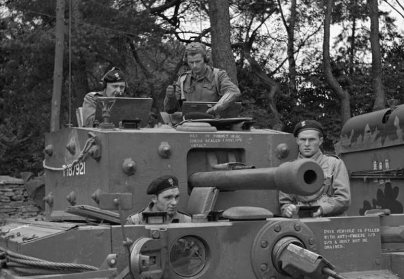 Original, 1939 Pattern WW2 Free Polish Forces (Army In Exile) Beret Side Cap Badge. Cast With Threaded Stem Mount — image 3