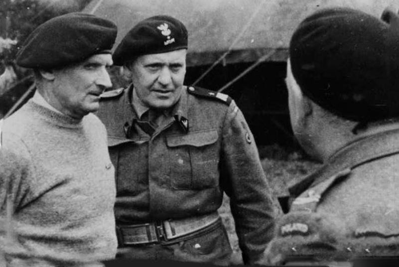 Original, 1939 Pattern WW2 Free Polish Forces (Army In Exile) Beret Side Cap Badge. Cast With Threaded Stem Mount — image 4