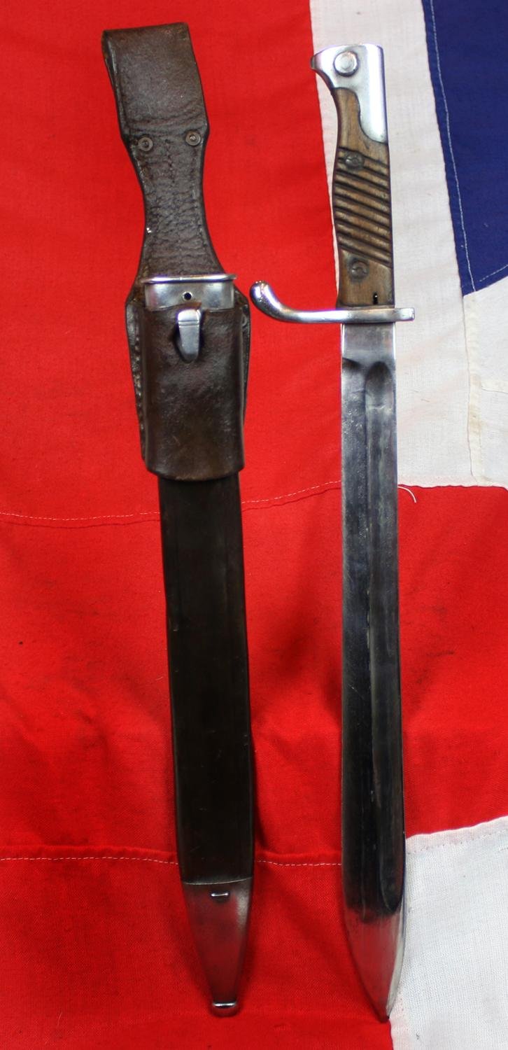 A Rare Early 'Long Eared' German WW1 'Butcher' Bayonet S98/05 o.S. (ohne Sage} with Leather and Steel Scabbard and Frog Belt Mount. By Simson & Co. Suhl. — image 2