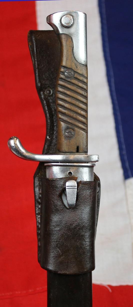 A Rare Early 'Long Eared' German WW1 'Butcher' Bayonet S98/05 o.S. (ohne Sage} with Leather and Steel Scabbard and Frog Belt Mount. By Simson & Co. Suhl. — image 3