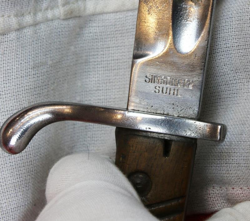 A Rare Early 'Long Eared' German WW1 'Butcher' Bayonet S98/05 o.S. (ohne Sage} with Leather and Steel Scabbard and Frog Belt Mount. By Simson & Co. Suhl. — image 4
