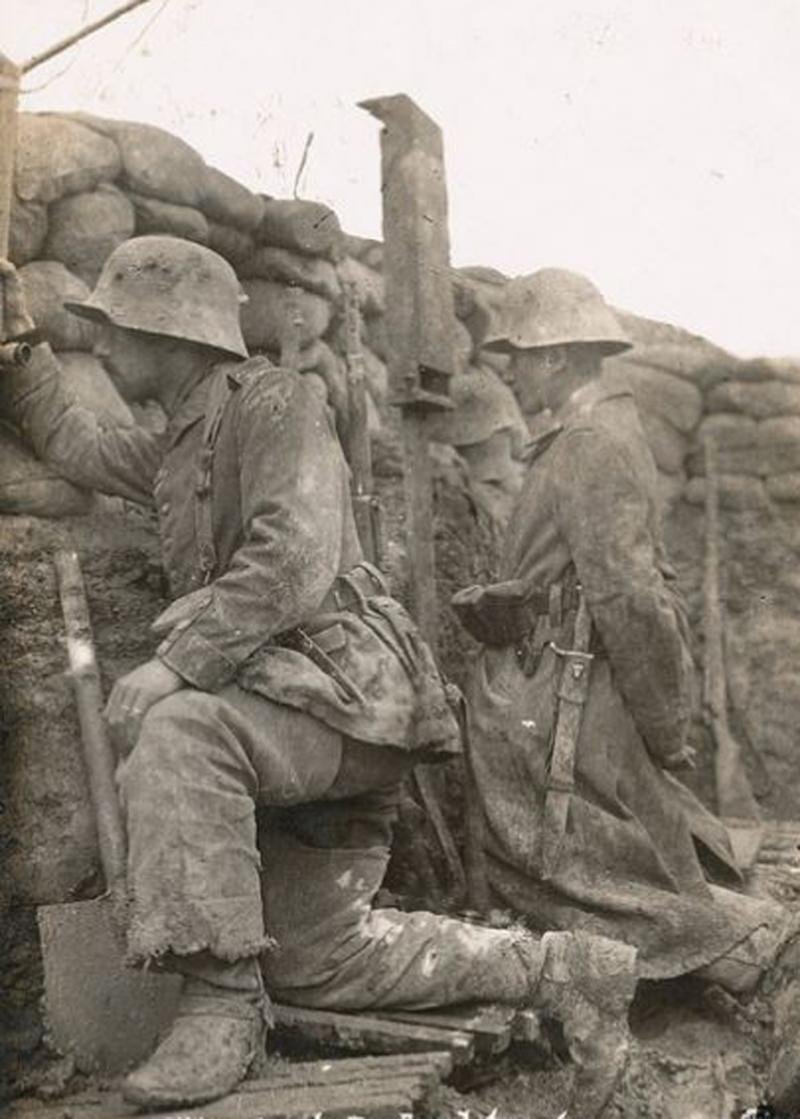 A Rare Early 'Long Eared' German WW1 'Butcher' Bayonet S98/05 o.S. (ohne Sage} with Leather and Steel Scabbard and Frog Belt Mount. By Simson & Co. Suhl. — image 9