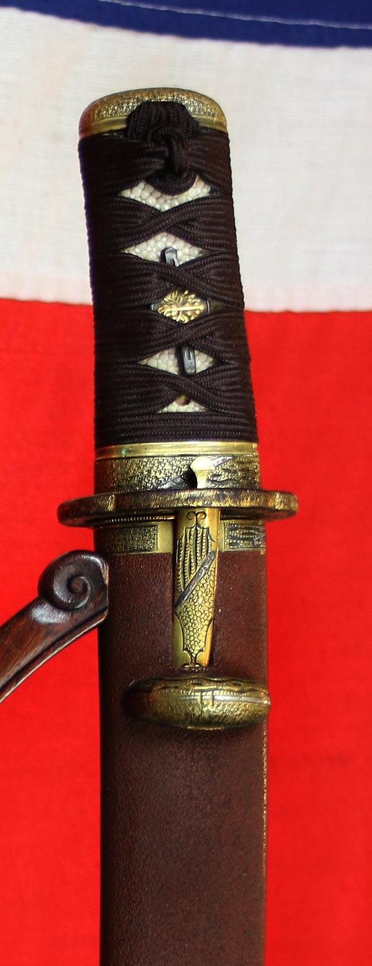 A Truly Beautiful Antique Koto Period, 'Dragon Head' Hamon, Unokubi (鵜首) Zukuri Blade Tantō. In a Chesnut and Sable Livery, Matsushiro Sinano Koshirae With Kozuka and Kogai, with Higo Scool Tsuba Inlaid With Pure Gold Sakura {Cherry Blossom} — image 4