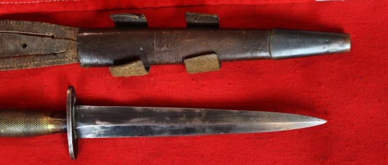 A Fabulous, WW2 Special Forces, 1942 Issue, 'B2' Broad Arrow Marked Early Second Pattern FS Commando Knife. With 'Hand Ground' Blued Finish Blade & Original Leather Scabbard In Great Service-Used Condition — image 3