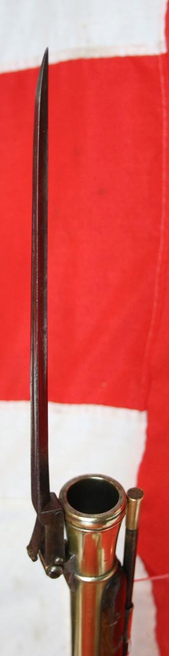 A Rare and Absolutely Spectacular, J. & W. Richards, All-Brass Flintlock Blunderbuss With Sprung Top Mounted Bayonet. Finest 'Juglans Regia' Walnut Stock. Circa 1800. Much Favoured by Ship's Captains — image 6