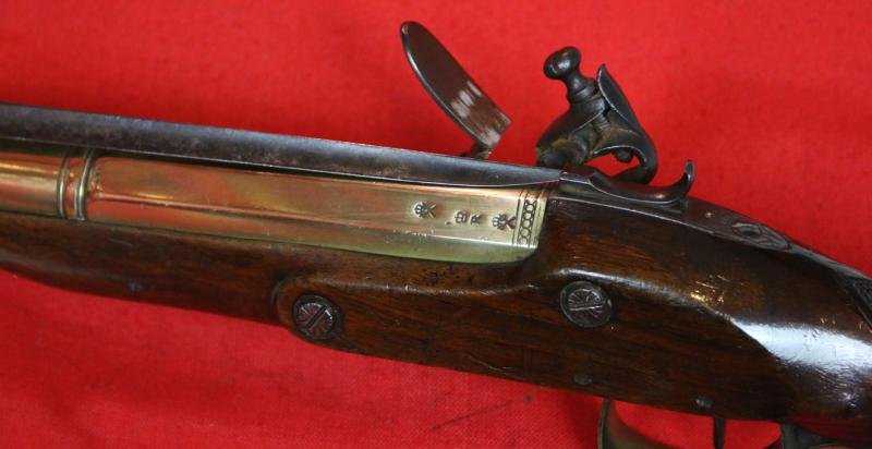 A Rare and Absolutely Spectacular, J. & W. Richards, All-Brass Flintlock Blunderbuss With Sprung Top Mounted Bayonet. Finest 'Juglans Regia' Walnut Stock. Circa 1800. Much Favoured by Ship's Captains — image 7