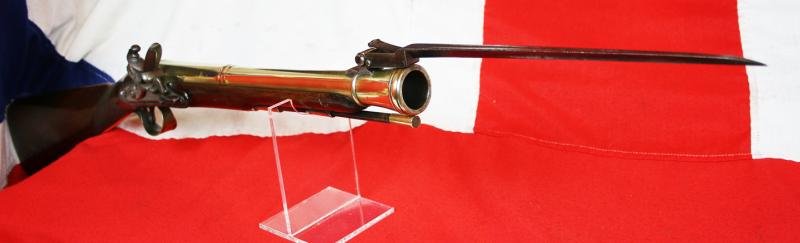 A Rare and Absolutely Spectacular, J. & W. Richards, All-Brass Flintlock Blunderbuss With Sprung Top Mounted Bayonet. Finest 'Juglans Regia' Walnut Stock. Circa 1800. Much Favoured by Ship's Captains — image 9