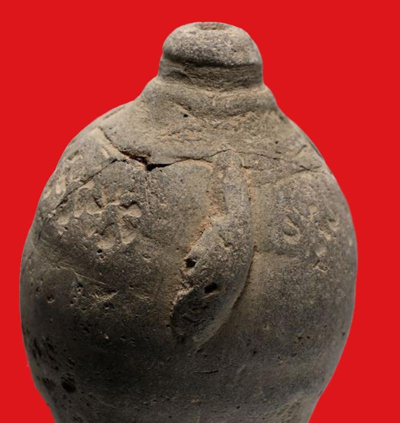 An Early Crusades Period 10th Century, Byzantine, Ceramic Greek Fire 'Grenade' Around 1,100 Years Years Old. A Fabulous Historical Collector's Item and Conversation Piece — image 4