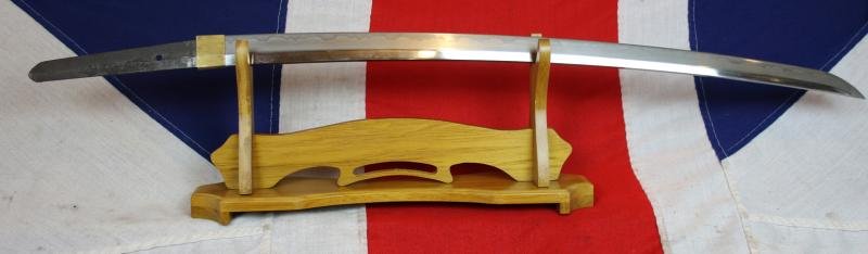 An Ancestral WW2 Japanese Officer's Sword, in Traditional Type 98 Japanese Officer's Gunto Military Mounts. Stunning Hamon Shinto Blade Circa 1680 Signed Shimosaka — image 4