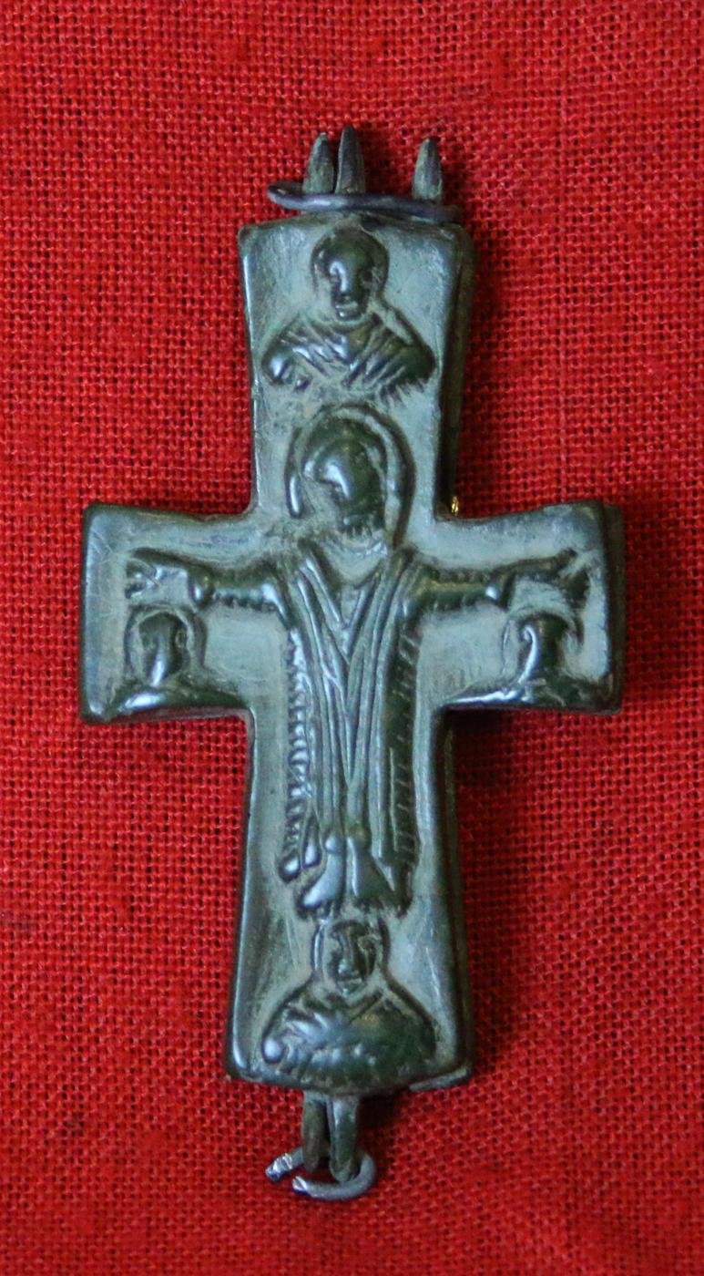 Early Crusades Reliquary, Pectoral, Encolpion Cross. Containing A Shard of The True Cross. Hinged, Neck Cross Of the Ancient Holy Land. Likely Presented to a Warrior Knight Before His Departure for the Crusade, by an Archbishop or The Pope. 1000 Years Old — image 2