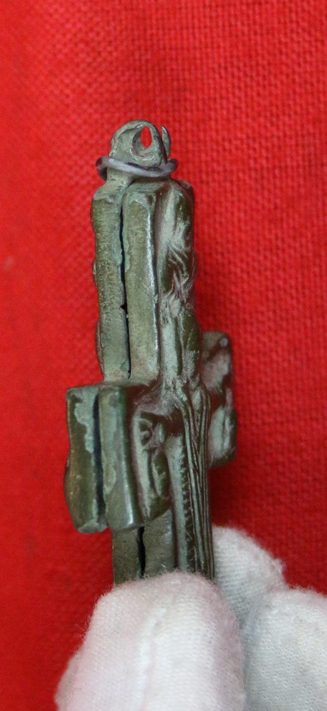 Early Crusades Reliquary, Pectoral, Encolpion Cross. Containing A Shard of The True Cross. Hinged, Neck Cross Of the Ancient Holy Land. Likely Presented to a Warrior Knight Before His Departure for the Crusade, by an Archbishop or The Pope. 1000 Years Old — image 3