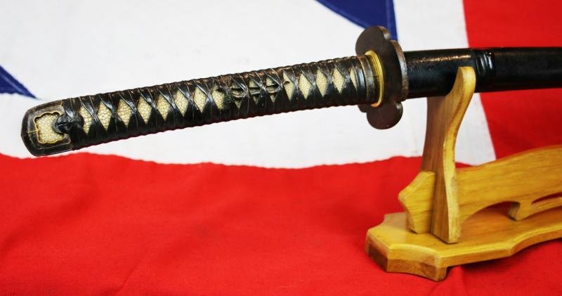 A Most Fine and Impressive Samurai Horseman's Handachi Katana. Shinto Period From the 1600's Around 400 Years Old. Semi Tachi Mounted. Dressed in a Full Suite Of Matching Original Edo Koshirae. Designed To Be Worn & Used In Combat Upon Horseback — image 2