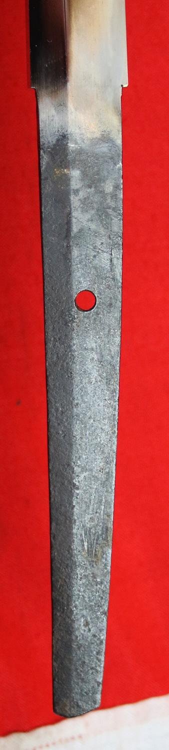 A Most Fine and Impressive Samurai Horseman's Handachi Katana. Shinto Period From the 1600's Around 400 Years Old. Semi Tachi Mounted. Dressed in a Full Suite Of Matching Original Edo Koshirae. Designed To Be Worn & Used In Combat Upon Horseback — image 7