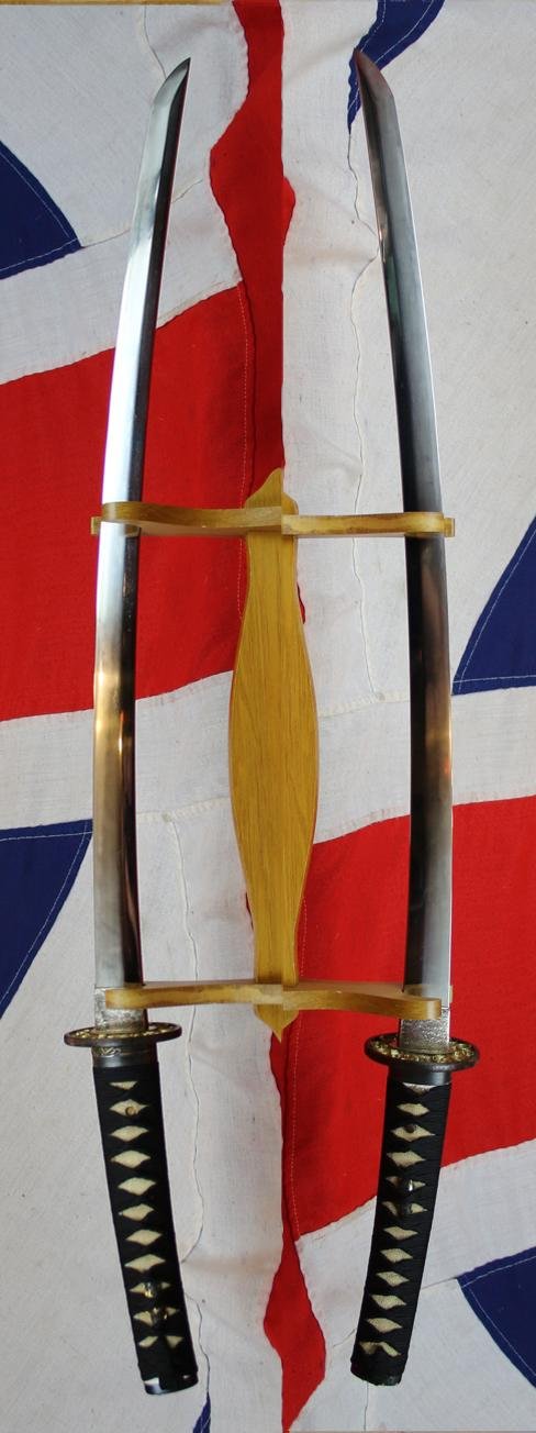 A Beautiful, Handsome & Most Elegant Samurai Katana Signed Toshinaga, That Is Both The Smith's Name & Represents to Long Life, Around 600 Plus Years Old. Late Nanboku-chō period (南北朝時代, Nanboku-chō jidai) & Leading into the Sengoku Jidai, Warring States — image 4