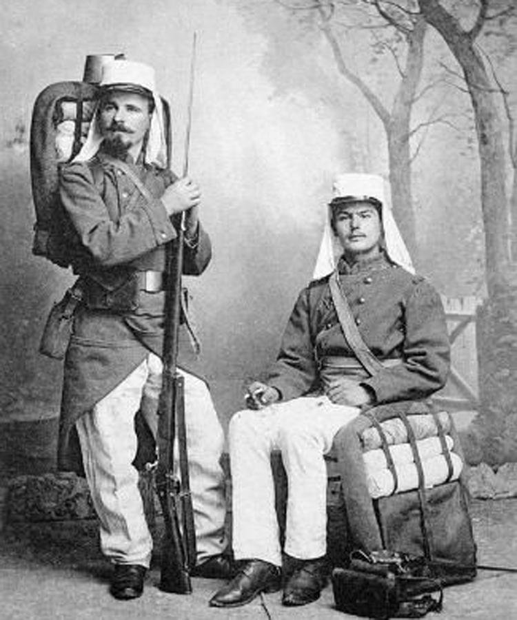 A Good 19th-20th Century French 1886 Pattern Lebel Rifle Sword Bayonet & Frog Hook Scabbard. WW1 French Foreign Legion Issue — image 2