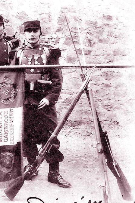 A Good 19th-20th Century French 1886 Pattern Lebel Rifle Sword Bayonet & Frog Hook Scabbard. WW1 French Foreign Legion Issue — image 4