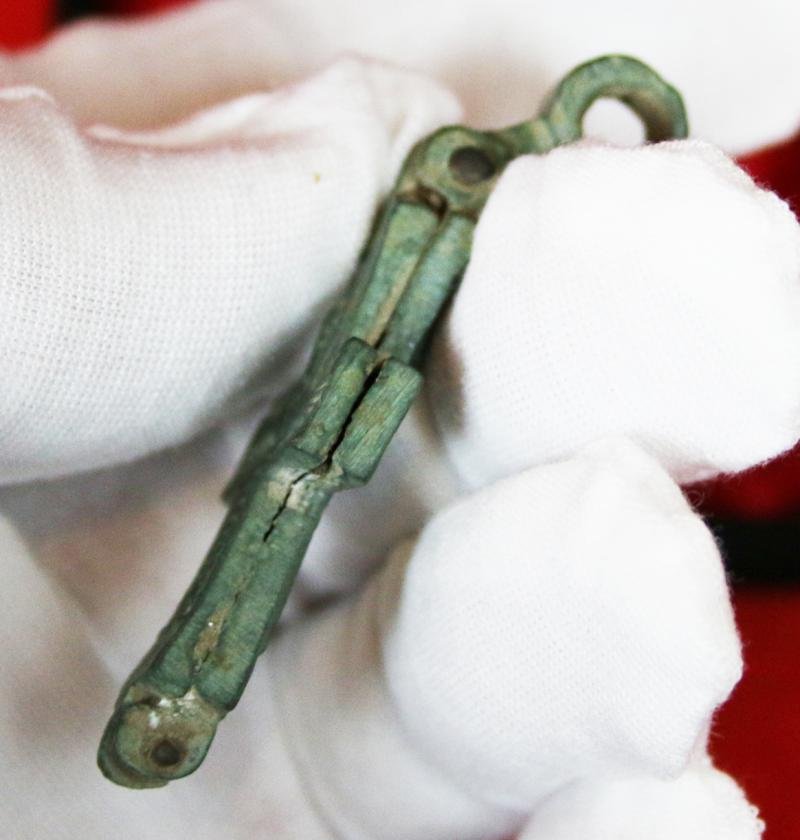 A 1000 Year Old Survivor From Antiquity. Early Crusades Reliquary, Pectoral, Encolpion Cross. Containing A Shard of The True Cross. Hinged Cross Of the Ancient Holy Land. Likely Presented to a Warrior Knight Before for the Crusade, by a Bishop — image 6